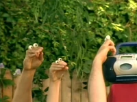 Oobi-shorts-Dance-turning-on-the-boombox.jpg (174 KB) Turning on the boombox