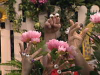 Oobi-Garden-Day-Oobi-and-Kako-as-flowers