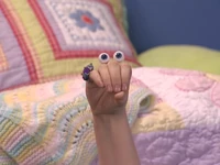 Oobi-Grampu-Day-Uma-looking-concerned.png (544 KB) Uma searching her room