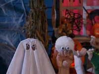 Oobi-Halloween-Angus-and-Kako.png (658 KB) Angus's ghost costume