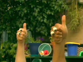 Oobi-shorts-Pretend-Catch-thumbs-up