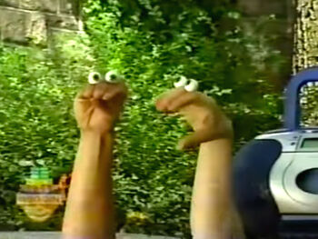 Oobi-shorts-Itsy-Bitsy-Spider-opening