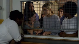 Tied to the Tracks (95 kB) Atadas a la vía