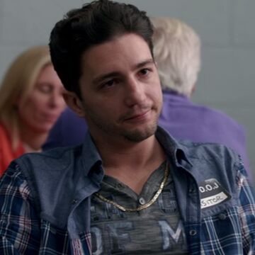 Vince Muccio Orange Is The New Black Wiki Fandom Black cindy menjalankan taktik untuk mengalihkan perhatian suzanne saat ia tak bisa lagi dikendalikan. vince muccio orange is the new black