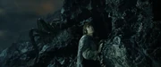 Frodo Shelob tarafından zehirlenmek üzere.