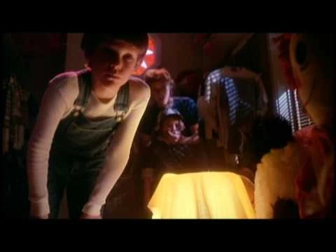 E.T._The_Extra-Terrestrial_-_Trailer-2