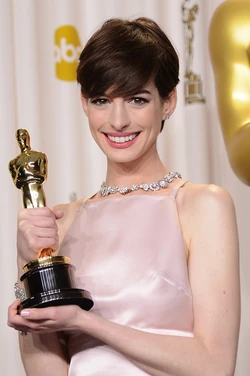 AnneHathaway2
