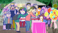 Choromatsu attacking Osomatsu for his obscenity, whilst Nyaa stays frozen in place