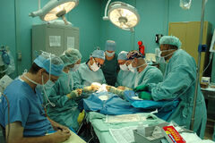 800px-US Navy 060704-N-1577S-002 Medical staff from Operation Smile and the Military Treatment Facility (MTF) aboard the Military Sealift Command (MSC) hospital ship USNS Mercy (T-AH 19), perform a cleft lip surgery