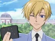 Tamaki finds Haruhi's wallet in the pond.