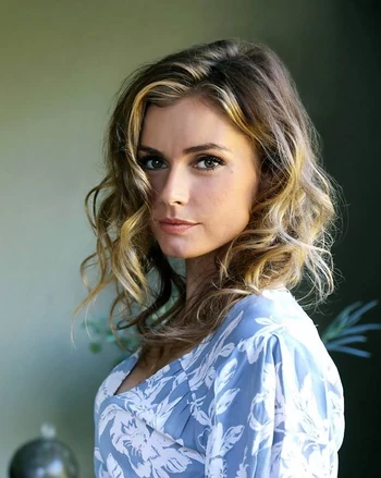 Brianna Brown | Outer Banks Wiki | Fandom