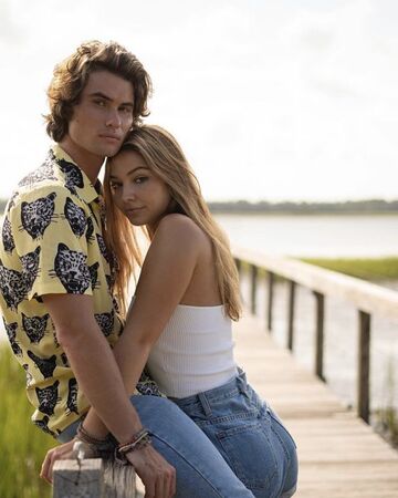 John B And Sarah Outer Banks Wiki Fandom