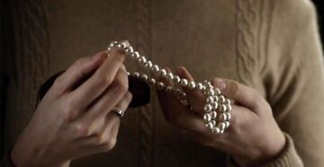 Ellen Fraser s pearl necklace Outlander Wiki Fandom
