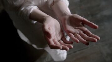 Claire's engagement ring 2025