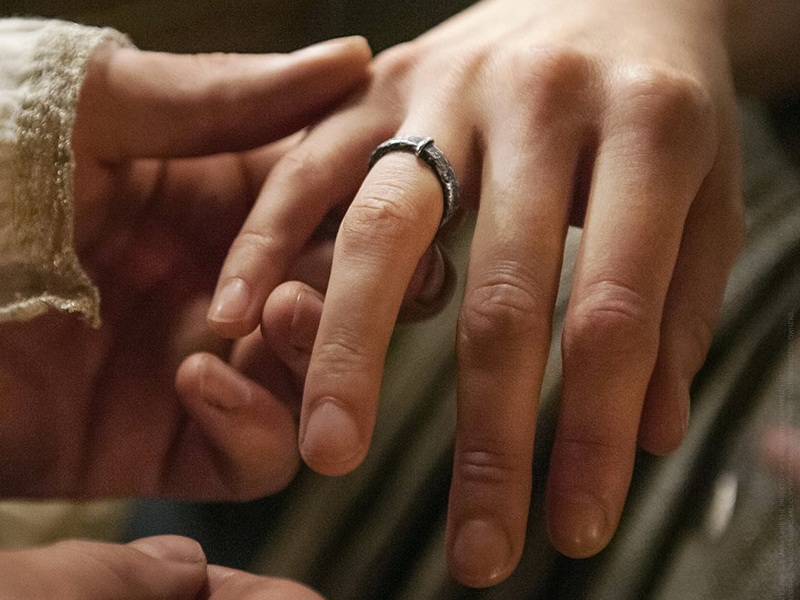 El anillo de plata de Claire Forastera Outlander Wiki Fandom