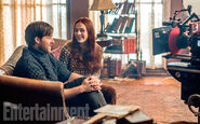 Behind the scenes of Richard Rankin and Sophie Skelton as Roger Wakefield and Brianna Randall