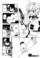Мика показывает Юи пистолет