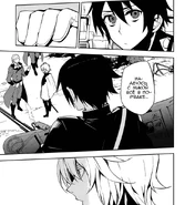 Юи смотрит на Мику