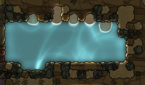 Немного удобрений по краям бассейна с водой