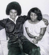 9c190d4487bf002739a95b2f86911626.jpg (26 KB) With Michael Jackson