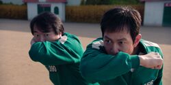 Squid Game 2 - Jung-bae & Gi-hun Red Light, Green Light