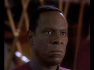 Sisko Meets Q - Star Trek- Deep Space Nine - Q-Less