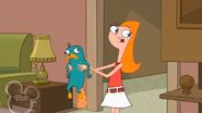 Candace sostiene a Perry