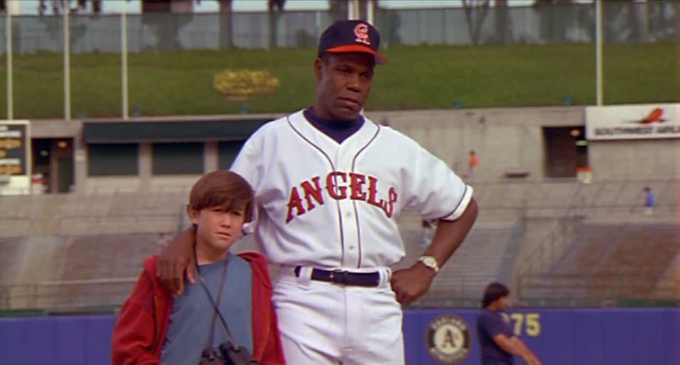 Ангелы у кромки поля ллойд. Ангелы у кромки поля. Ангелы у кромки поля мэттью макконахи. Ангелы у кромки поля. Ангелы у кромки поля макконахи.