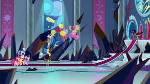 Discord turns dark magic into balloons S9E2