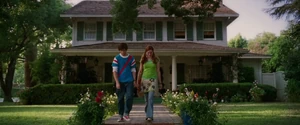 Sky-high-disneyscreencaps.com-688.jpg (132 KB) Will and Layla leaving house for school