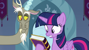 Twilight holding the Friendship Journal S9E1