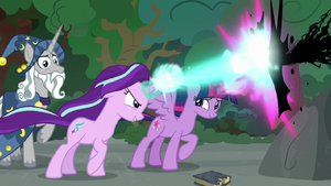 Starlight and Twilight blasting magic together S7E26