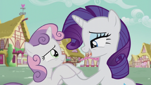 Rarity singing to Sweetie Belle S5E18