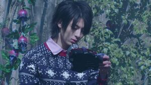 Mitsuzane recovering the Genesis Driver left behind by Takatora.