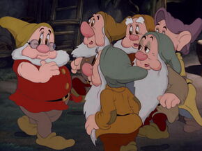 Doc about to formulate a plan with the other dwarfs to get Grumpy to wash.