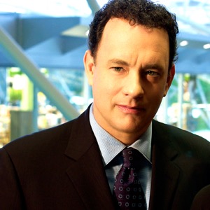 https://static.wikia.nocookie.net/p__/images/4/46/P-the-terminal-tom-hanks.jpg/revision/latest?cb=20181110213819&path-prefix=protagonist