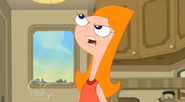 Candace mirando hacia arriba