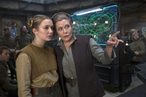 Billie Lourd and Carrie Fisher - TFA behind the scenes