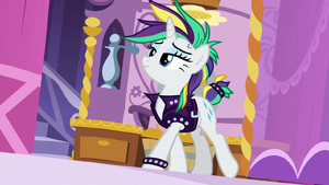 Rarity in a new punk-style outfit S7E19