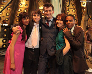 10th Doctor with Rani Chandra, Luke Smith, Sarah Jane Smith and Clyde Langer