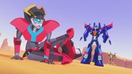 800px-Cyberverse-s1e1-Fractured-Thundercracker-punched-Windblade