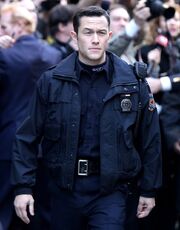 Joseph-gordon-levitt-set-the-dark-knight-rises-01