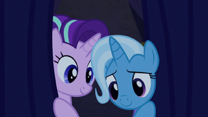 Starlight and Trixie peek behind the curtain S6E6