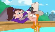 Candace con una camara secreta