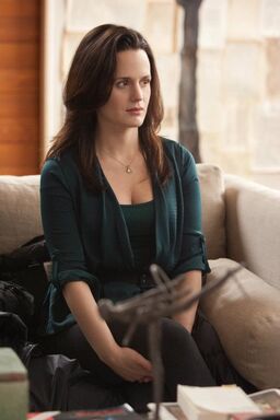 New-Breaking-Dawn-Part-1-stills-of-Esme-esme-cullen-26993714-640-960.jpg