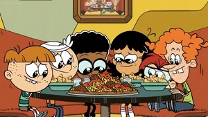 Lincoln and his gang are happy to have a pizza with spaghetti meal.