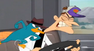 Perry golpeando a doof