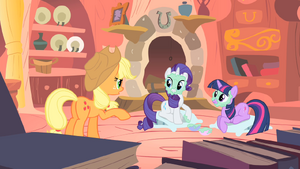 Applejack doesn't like the mudmasks S1E08