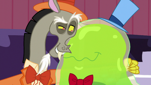 Discord with arm around the Smooze S5E7