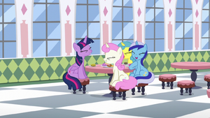 Twilight and her old friends laughing S5E12